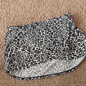 Beautiful Jantzen Black and White Animal Print swim Skirt